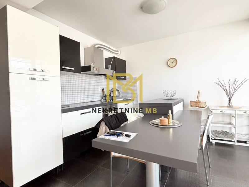 Prodajemo dvosoban namješten stan u Splitu, predio Trstenik, površine 79m2