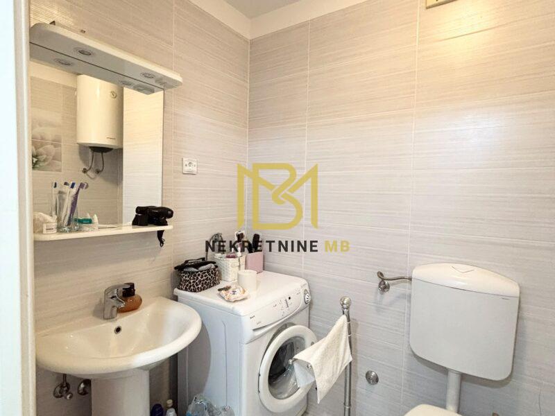 Prodajemo dvosoban namješten stan u Splitu, predio Trstenik, površine 79m2