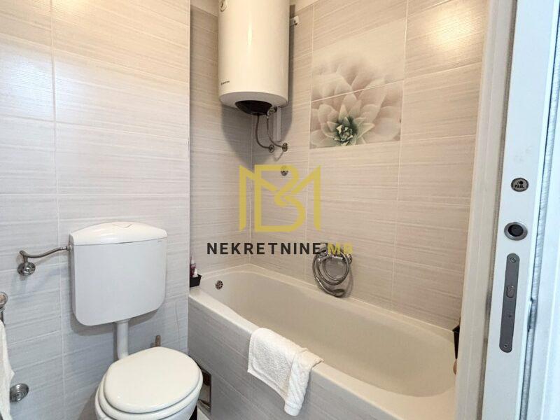 Prodajemo dvosoban namješten stan u Splitu, predio Trstenik, površine 79m2