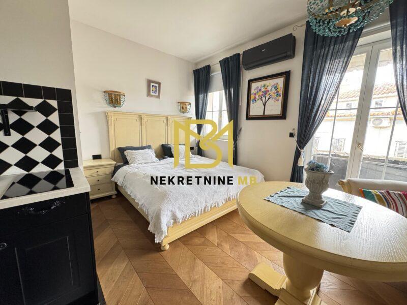 Trosoban stan s dnevnim boravkom, ekskluzivna lokacija, Bačvice, 102m2