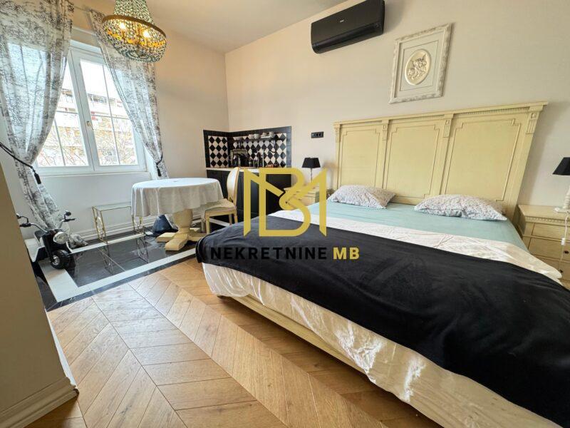Trosoban stan s dnevnim boravkom, ekskluzivna lokacija, Bačvice, 102m2