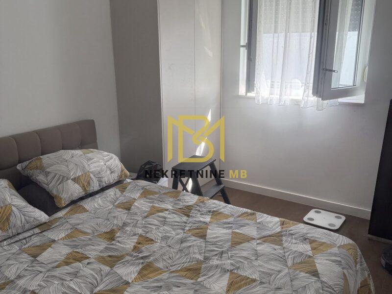 Prodajemo trosoban namješten stan u novogradnji, površine 88 m2