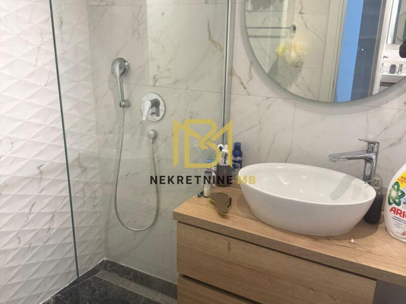 Prodajemo trosoban namješten stan u novogradnji, površine 88 m2