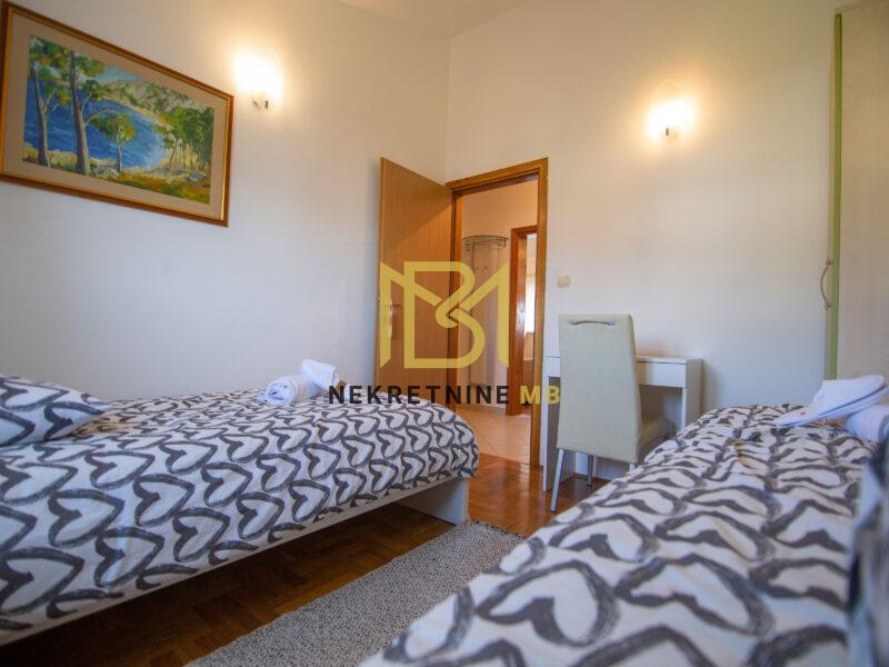 Ekskluzivno prodajemo u blizini hotela Le Meridian Lav 2-s stan 70m2, PM 13m2+sprema 6m2