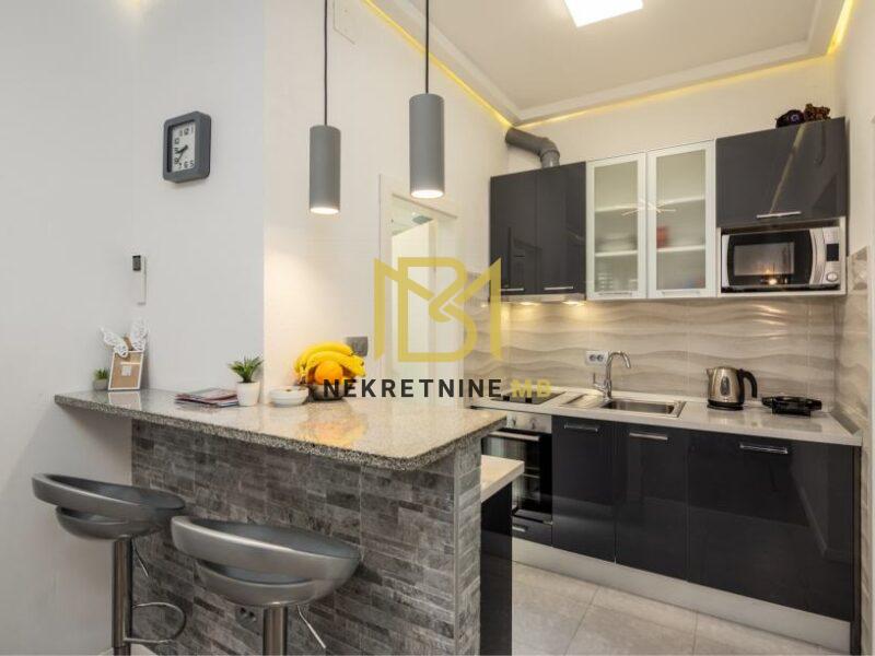Iznajmljujemo potpuno namješten stan u Splitu, predio Manuš, površine 32m2