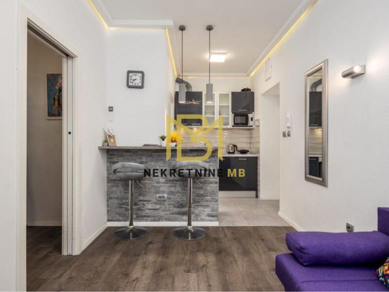 Iznajmljujemo potpuno namješten stan u Splitu, predio Manuš, površine 32m2